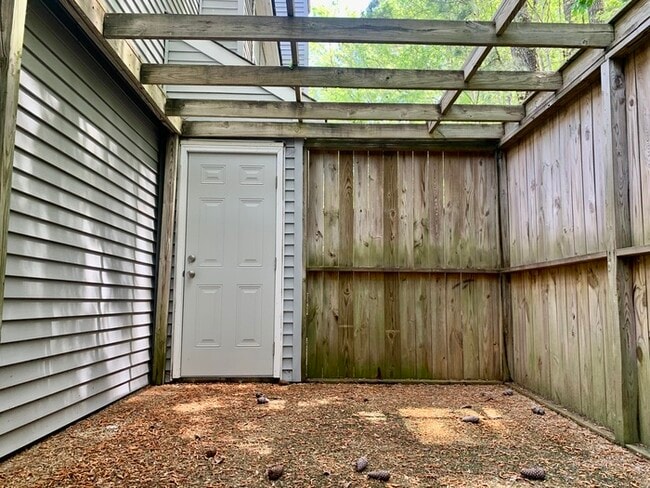 Building Photo - 3-Bedroom Townhome for Rent - Hampton, VA