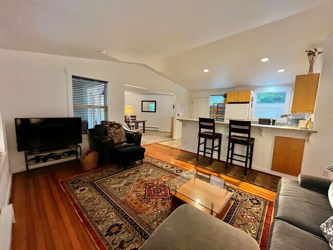 Building Photo - Historic Fort Ward Townhome on Bainbridge Island