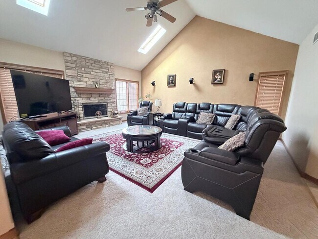 Building Photo - 3823 Sunburst Ln