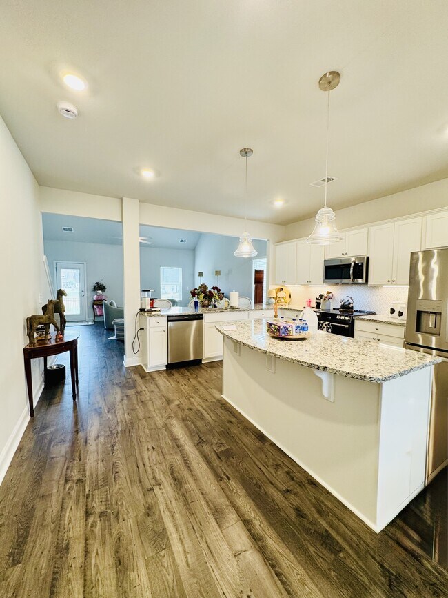 Building Photo - 2464 Campton Lp