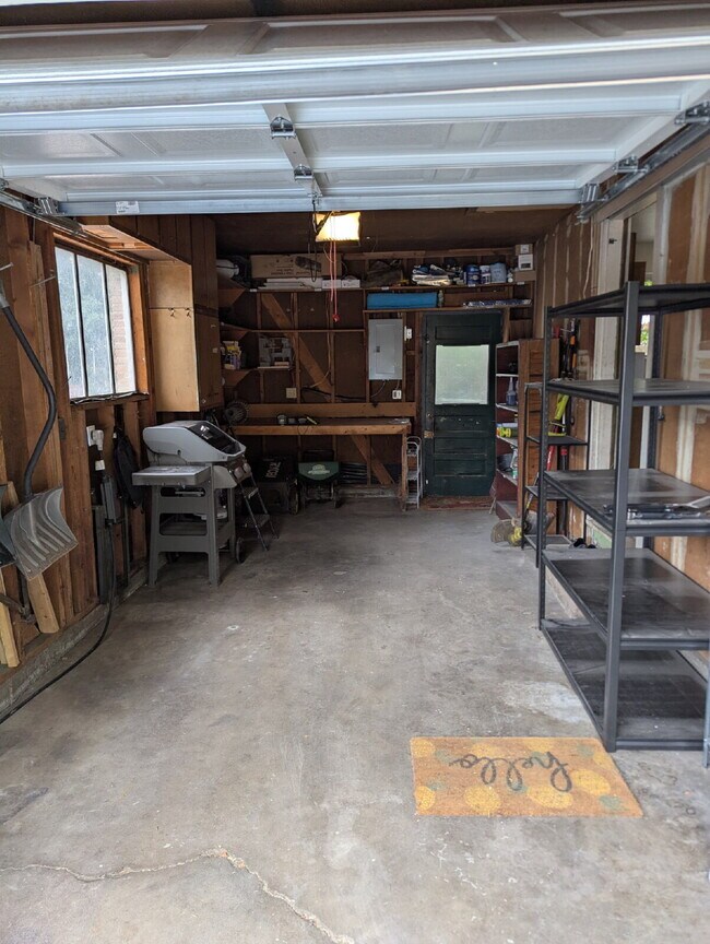 Building Photo - 7070 Beacon Way