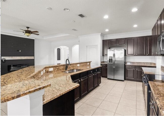 Building Photo - 4056 Sunset Lake Dr