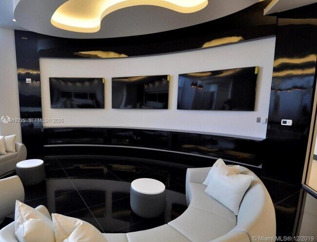 Building Photo - 851 NE 1st Ave