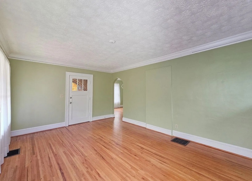 Building Photo - 1391 Jefferson Ave