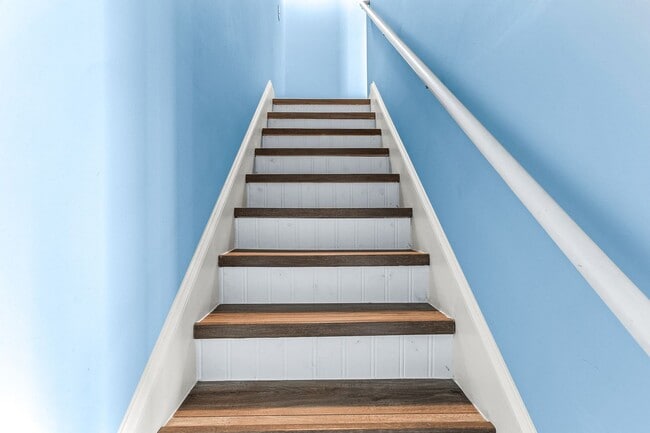 Building Photo - 404 Sullivan Loop Rd