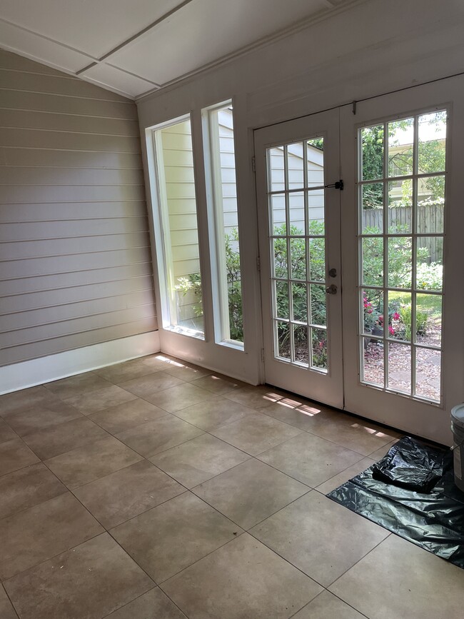 added sunroom bonus room - 141 Teal Ct