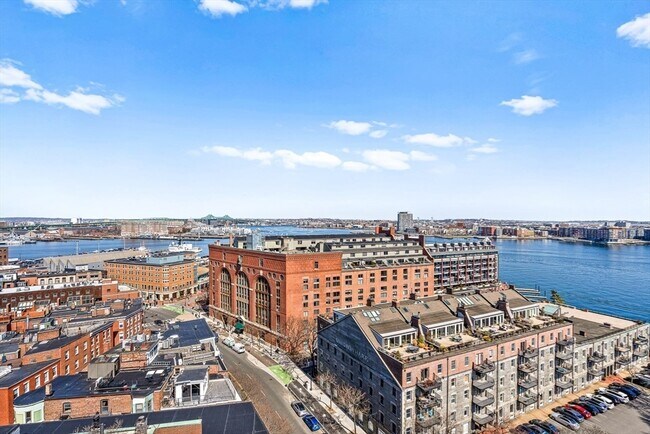 Building Photo - 300 Commercial St