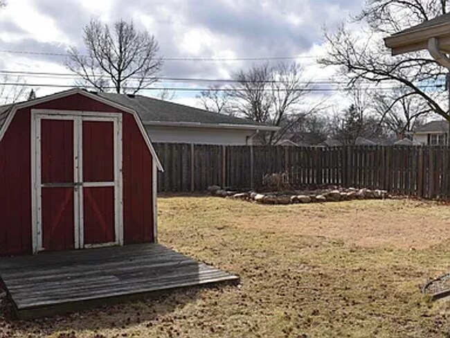 Building Photo - Charming 3 Bed, 2 Bath Ranch Home in West ...