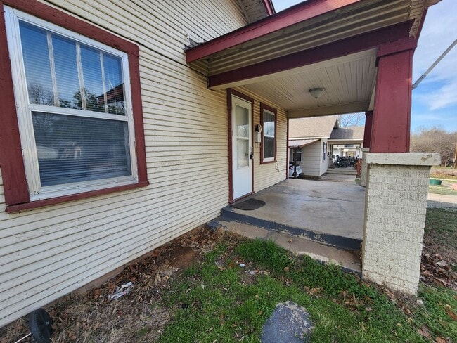 Building Photo - 2 bed 1 bath in Shawnee