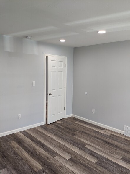 Back Bedroom - 310 Semple St