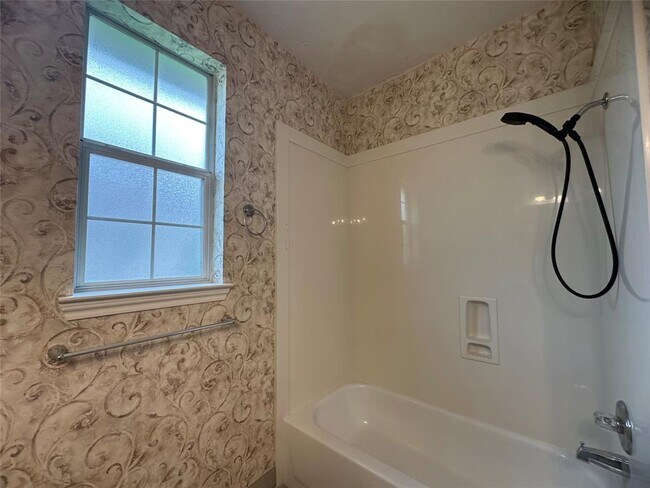 Building Photo - 2027 Marchwood Manor Dr