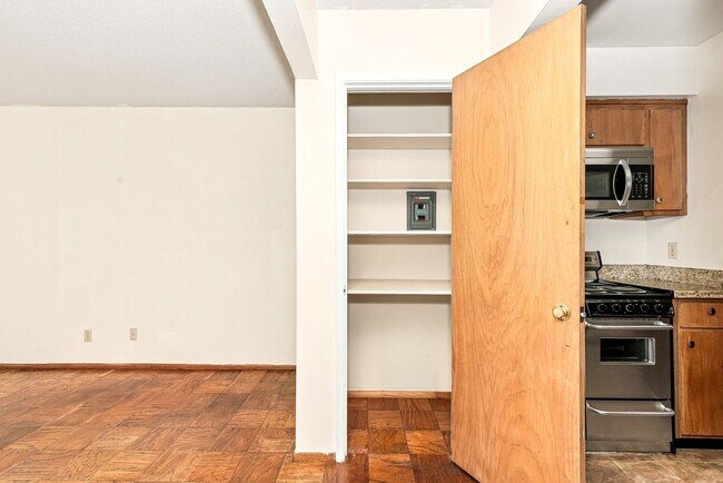 Building Photo - 2727 McGee Ave