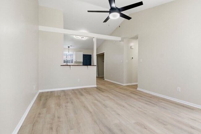 Building Photo - 2bed/1bath Duplex