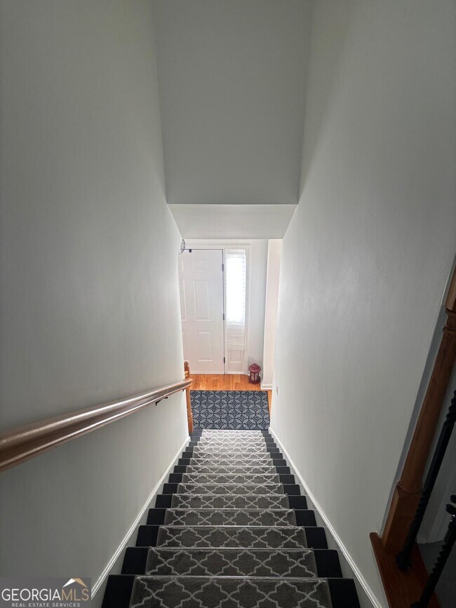 Building Photo - 300 Harcourt Pl