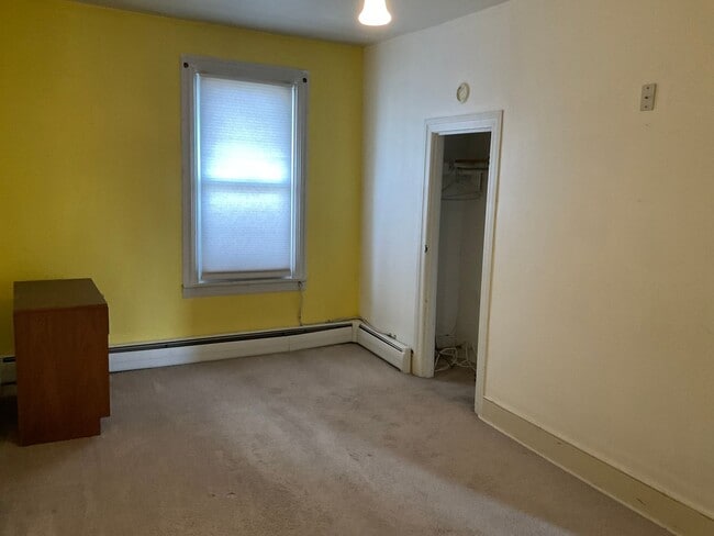 Building Photo - 112 W Main St