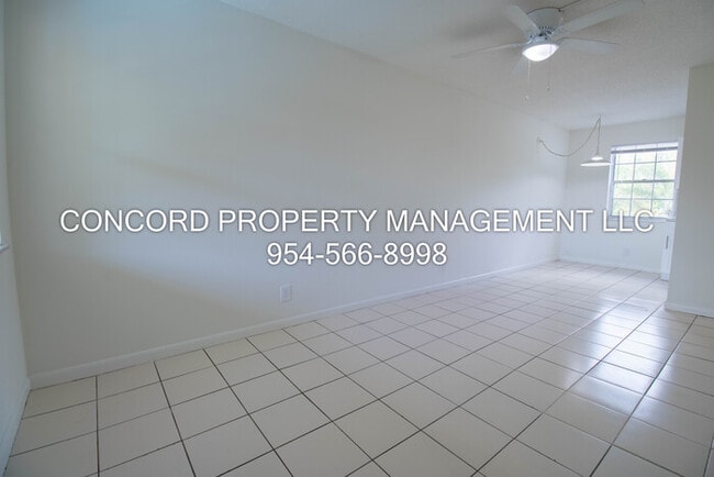 Building Photo - 2 Bedroom, 1.5 Bathroom Apartment with Poo...