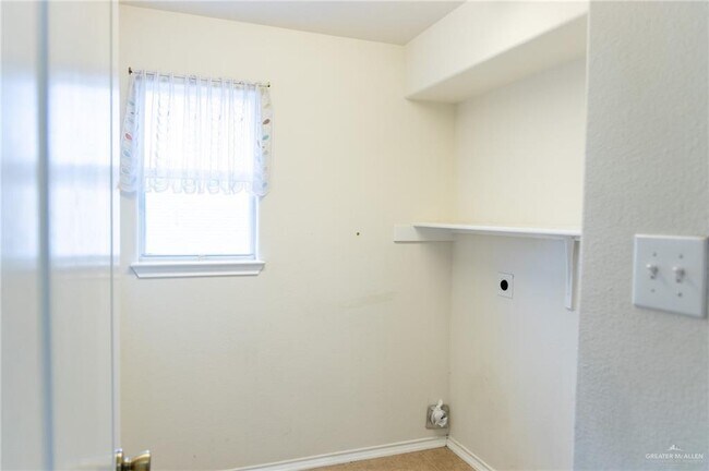 Building Photo - 25 San Sebastian St
