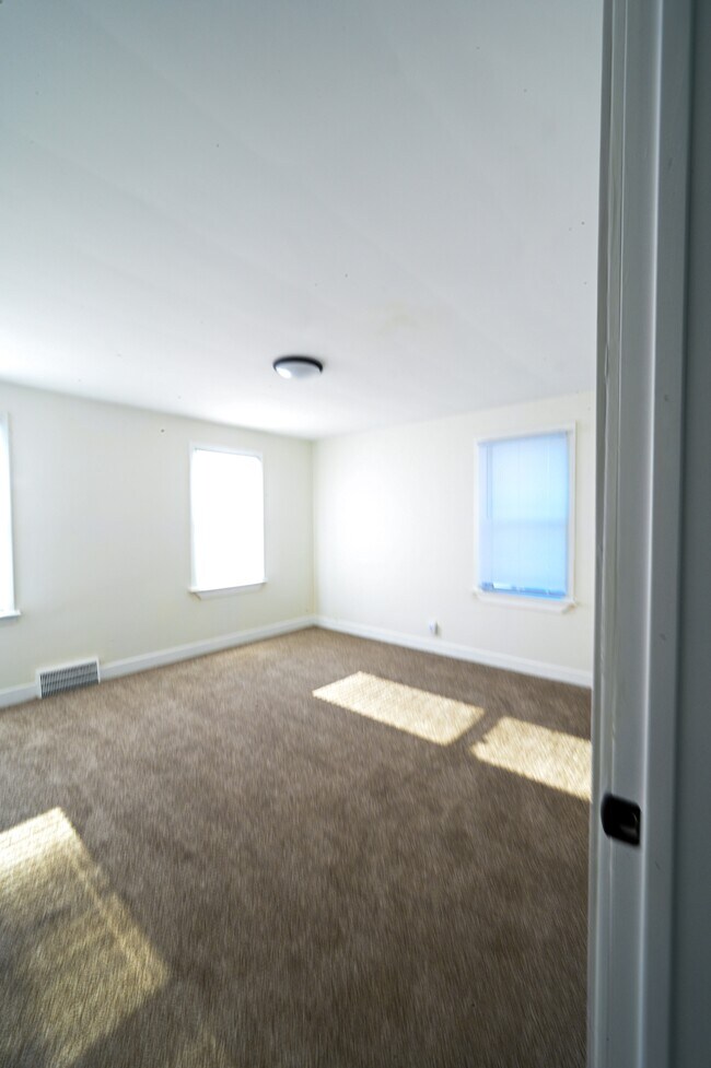 Building Photo - 15829 Minock St