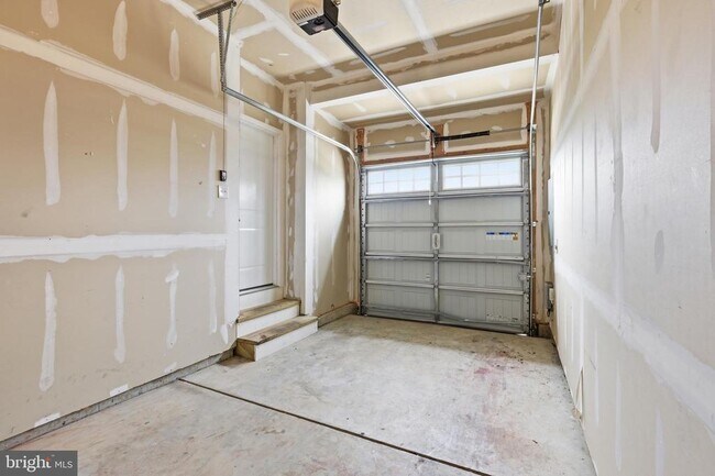 Building Photo - 529 Swansea Dr