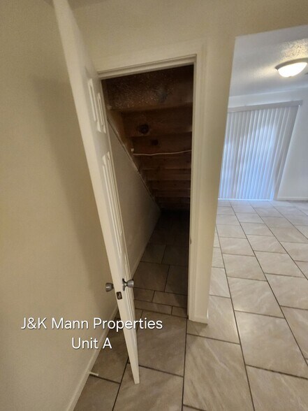 Building Photo - 5107 S Brooks Dr