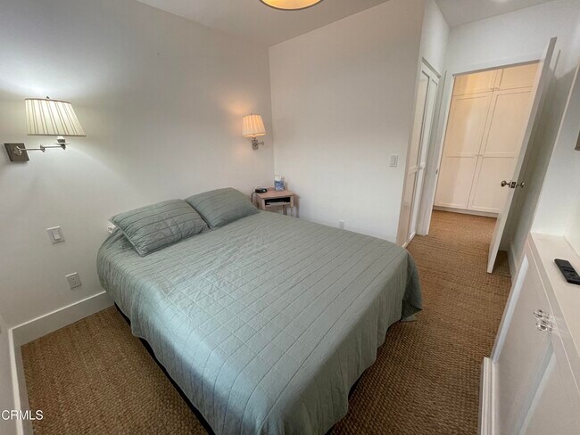 Building Photo - 3628 Ocean Dr