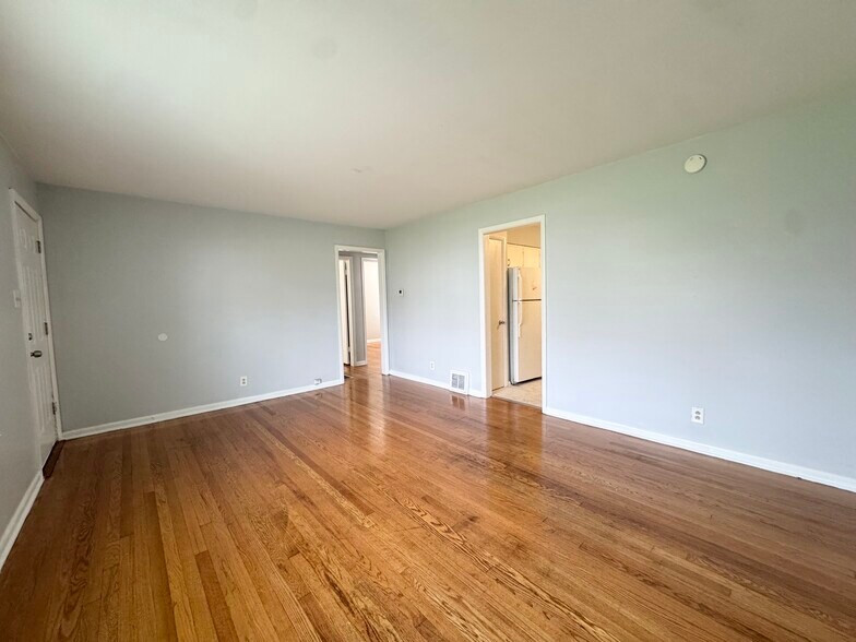 Building Photo - 4513 Virginia Ave