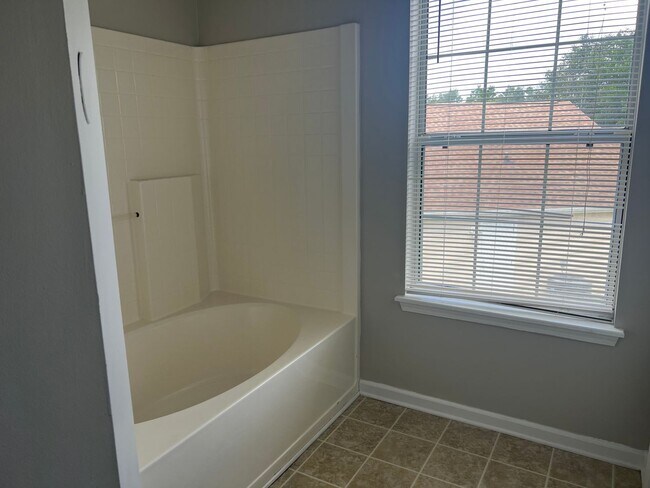 Building Photo - 5020 Sandlake Ct