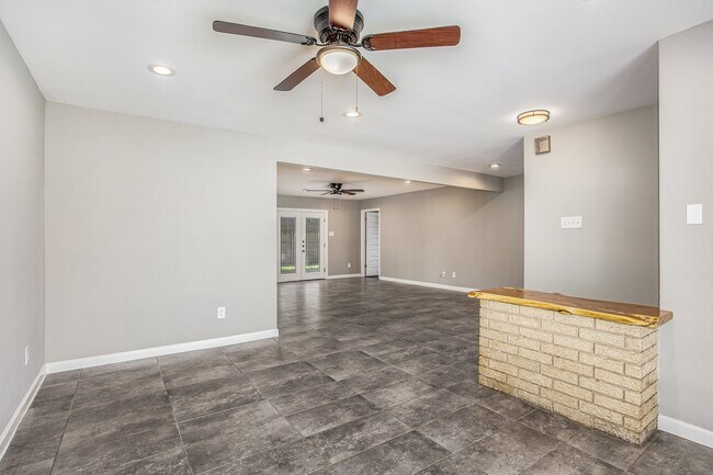 Building Photo - 2902 Helberg Rd