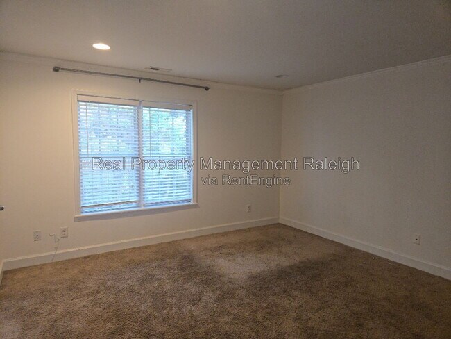 Building Photo - 2607 Dwight Pl