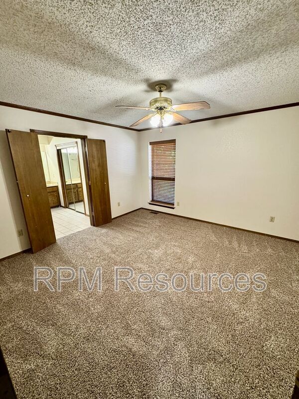 Building Photo - 1312 NW 184th St