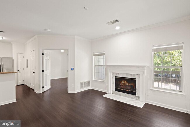 Building Photo - 1704 Lake Shore Crest Dr