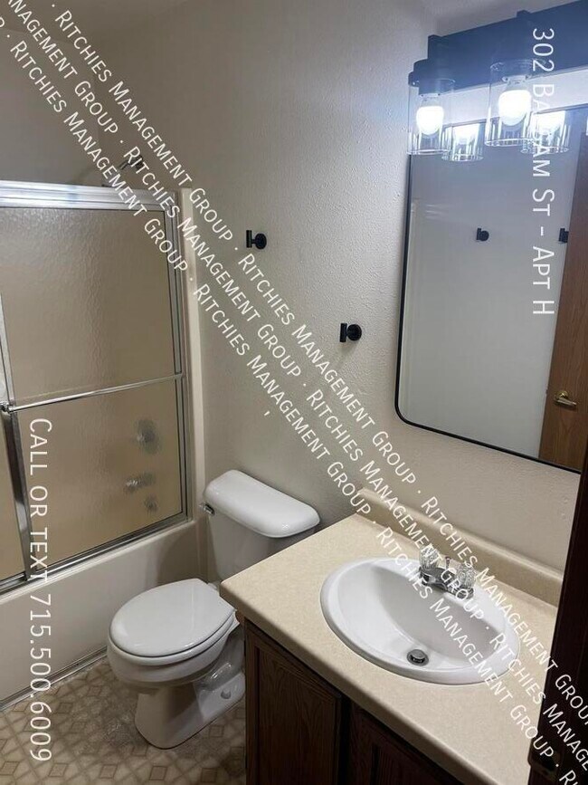 Building Photo - 302 Balsam St