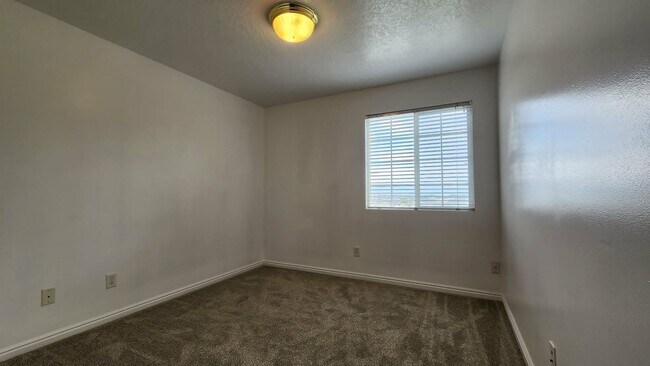 Building Photo - 105 Daybreak Ln
