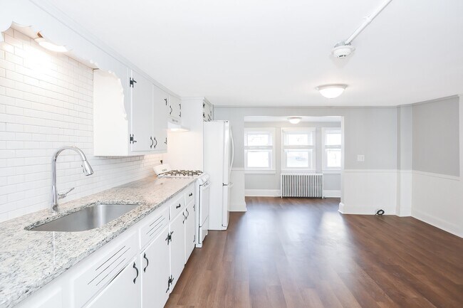 Building Photo - 39 Bourne St
