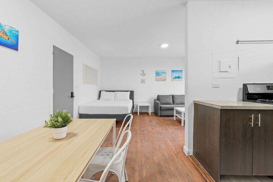 Building Photo - 7340 Harding Ave