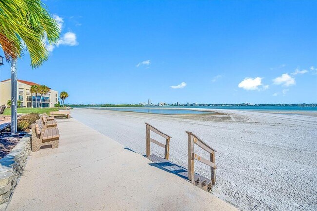 Building Photo - 895 S Gulfview Blvd