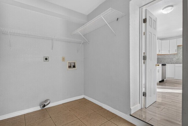 Building Photo - Cute 3/2 home in Orange Park