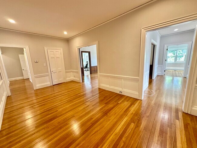 Building Photo - 476 Jamaicaway