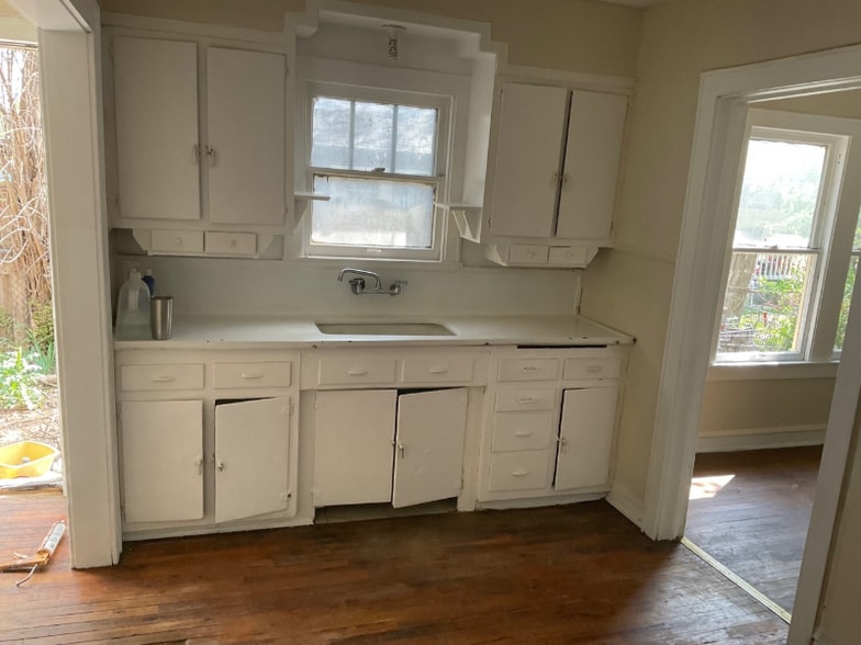 Building Photo - 1825-1823 Reuter Ave