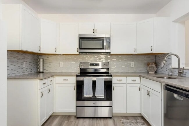 Building Photo - Housing Voucher Accepted: Charming 3-Bedro...