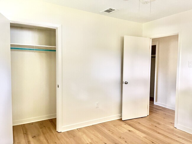 Building Photo - 545 Highland Park Dr