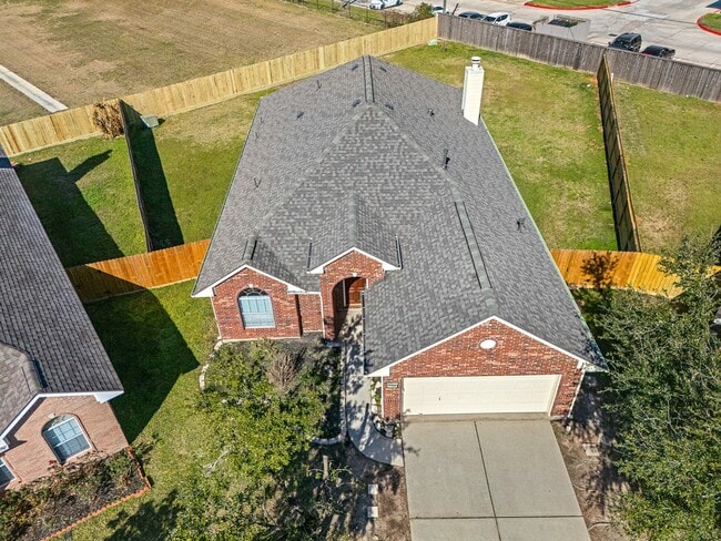 Building Photo - 7202 Lyndhurst Village Ln