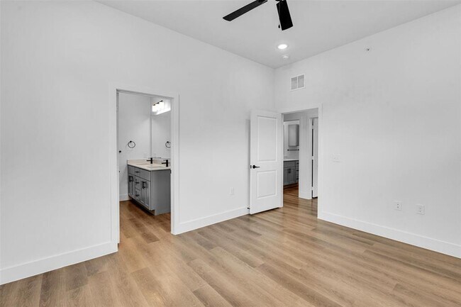 Building Photo - 1438B Forward Dr