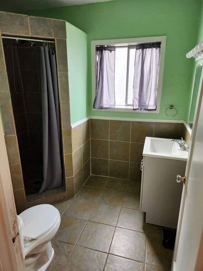 Building Photo - 1930's Bungalow Charmer, 2bdrm, 1 bath hou...