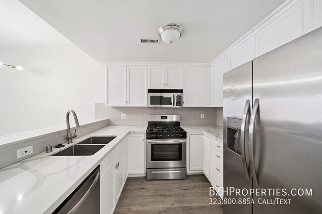 Building Photo - 2334 S Bentley Ave