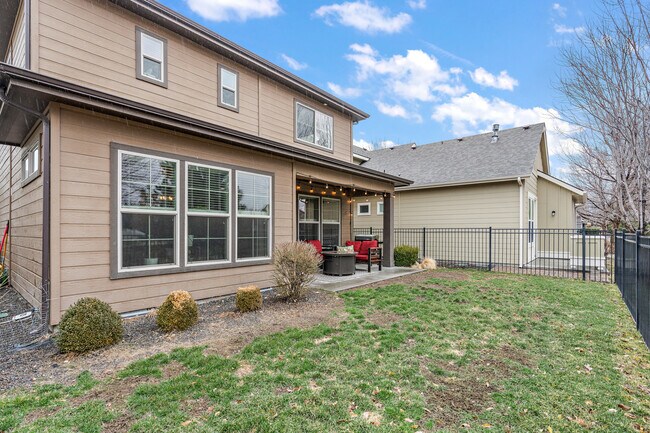 Building Photo - 2733 E Decameron Ln