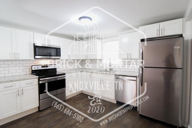 Building Photo - 404 E Emerald Ave