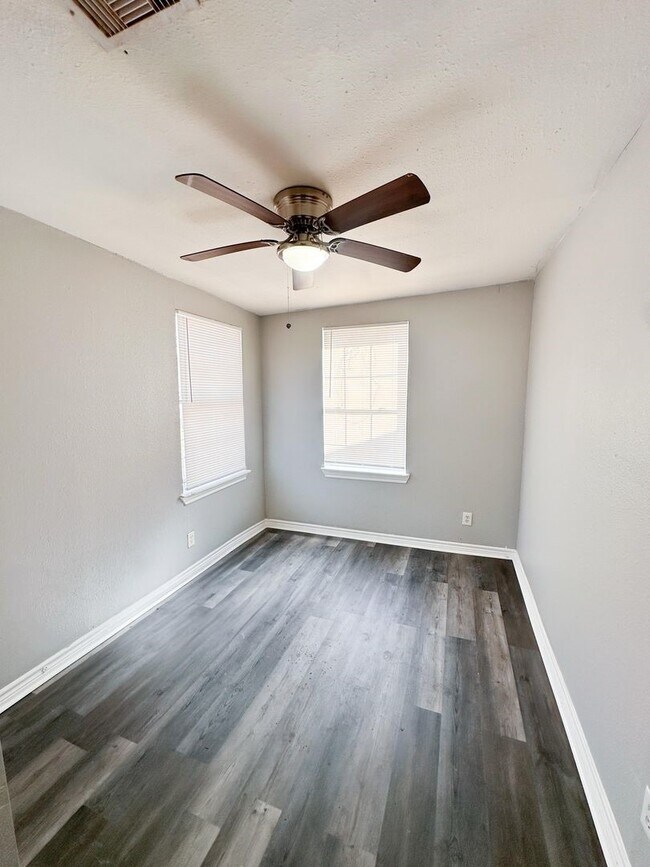 Building Photo - 2522 Rosalie St