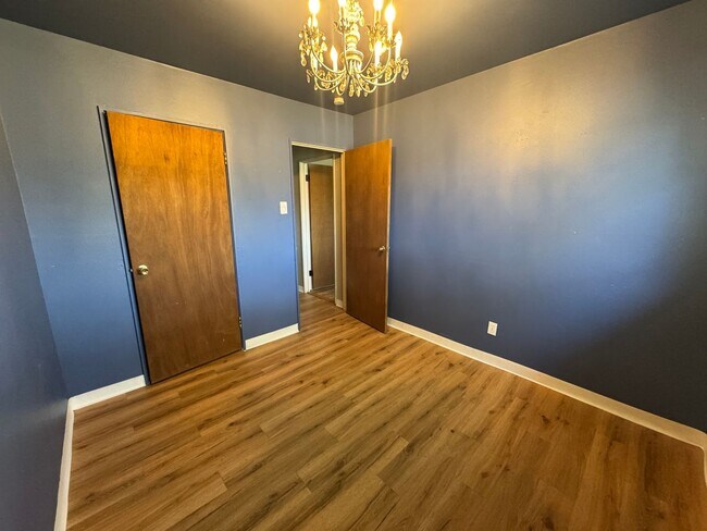 Building Photo - Seller Willing to Finance