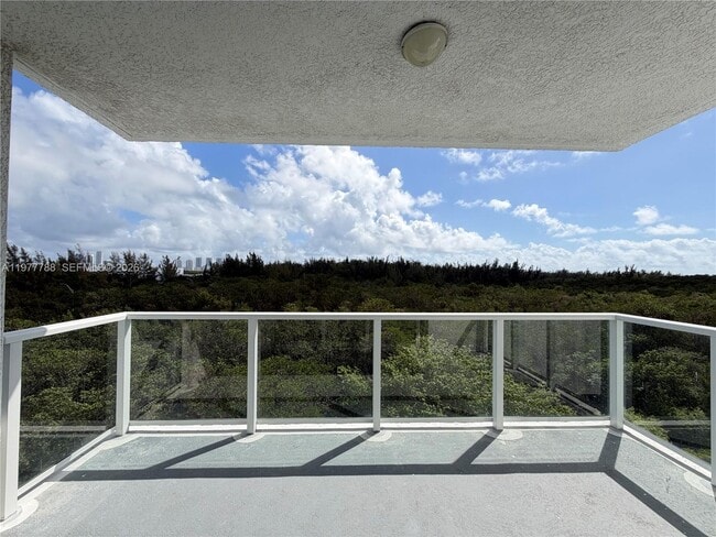 Building Photo - 15051 Royal Oaks Ln